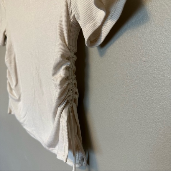 Lululemon Side Cinch Ribbed T-Shirt
White Opal - Picture 4 of 7